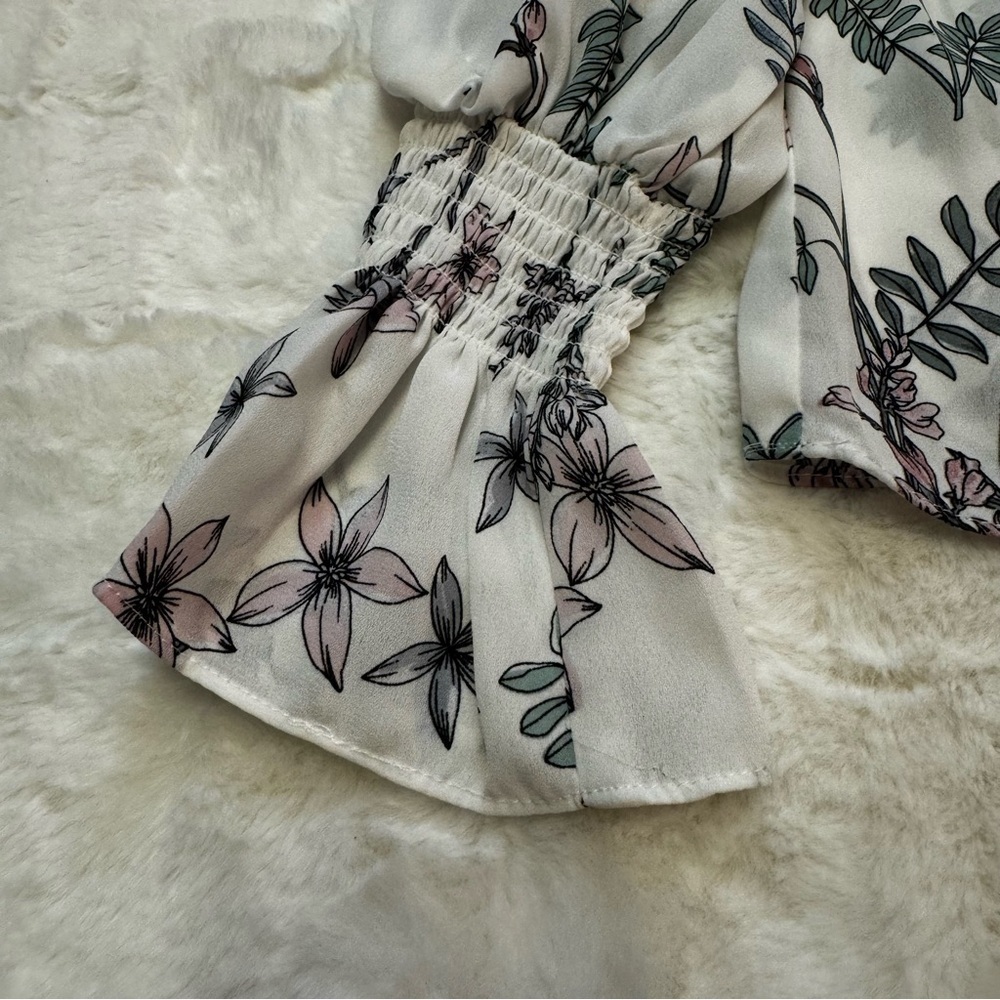 Vince Camuto Cold Shoulder White Floral Blouse Top Size XS Gathered at Wrist NEW - Picture 8 of 16